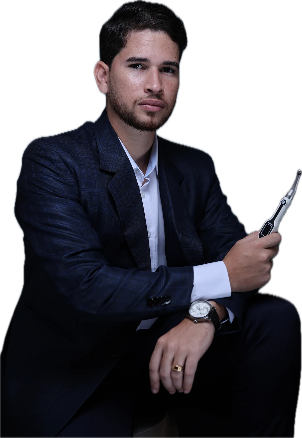 Dr. Lucas Freitas, especialista em Endodontia, com motor de tratamento de canal